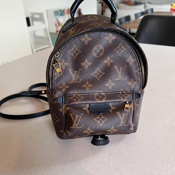 louis vuittons back pack authentic